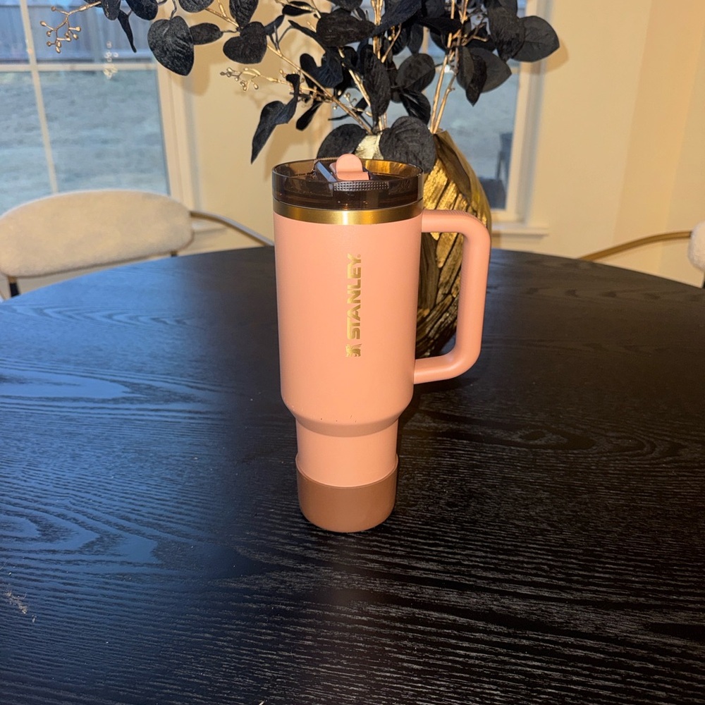 The Quencher ProTour Flip Straw Tumbler | 40 OZ - Mocha Latte - comes with box